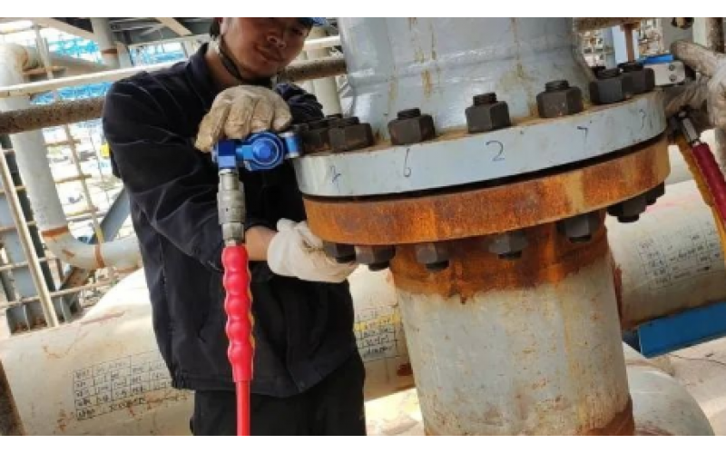 冶金余热回收设备螺栓安装预紧选用KWZK必威体育在线注册,必威体育（中国）液压力矩扳手