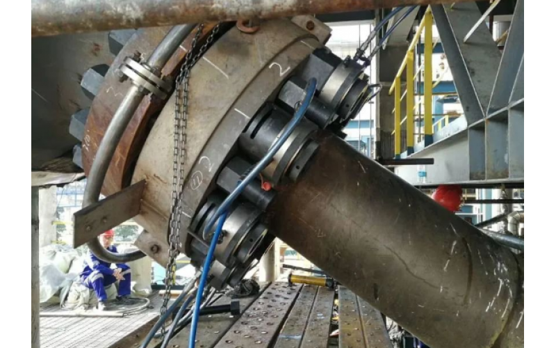 化肥氨合成塔顶盖螺栓预紧客户选用必威体育在线注册,必威体育（中国）KWZK液压螺栓拉伸器