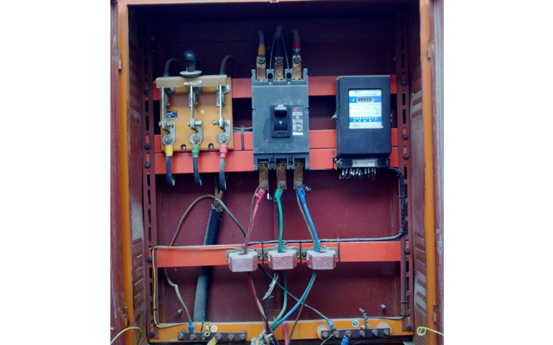 三相电入电箱，没有零线，在箱内要如何控制接触器？